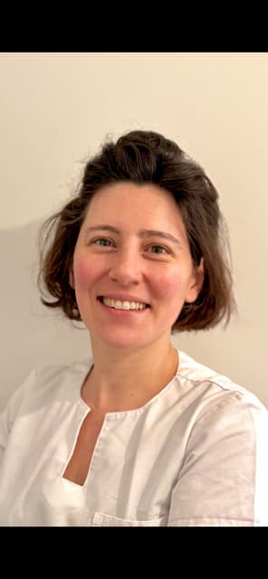 Dr Cécile Deschamps, Chirurgien dentiste à Charbonnières-Les-Bains