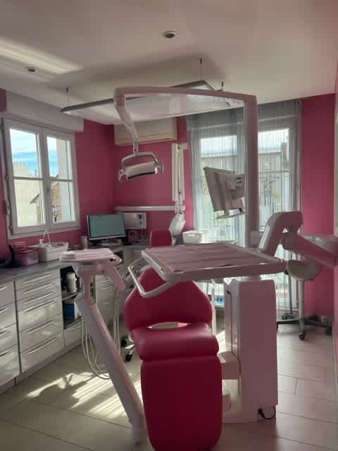 Dr Stephanie Mouton Ponsaille, Chirurgien dentiste à Montgeron