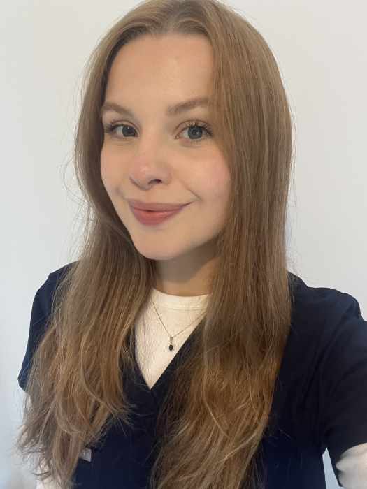 Dr Gabriella  Marques 