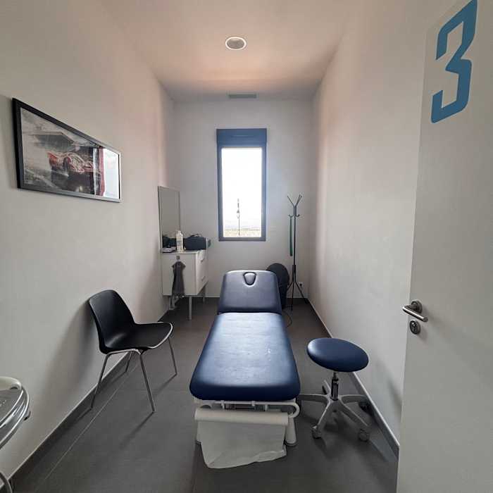 Eya Lazaar, Masseur kinésithérapeute à Montauroux