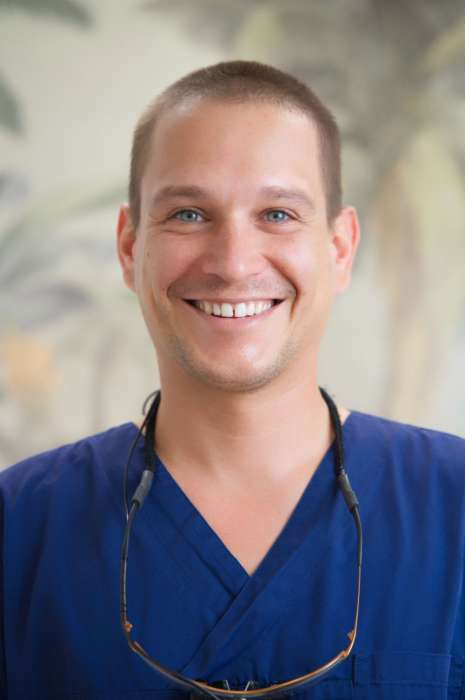 Dr Ugo Desfontaines, Chirurgien dentiste à Les Avirons