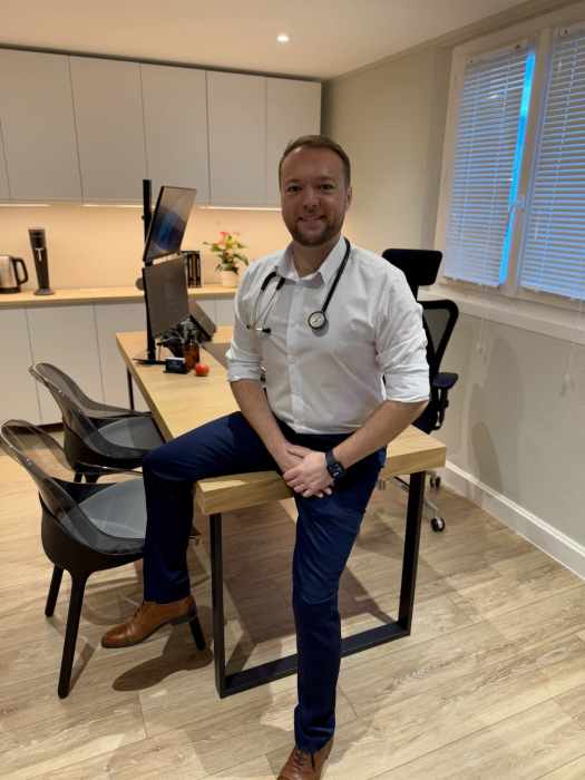 Dr THIBAUT SWINIAREK