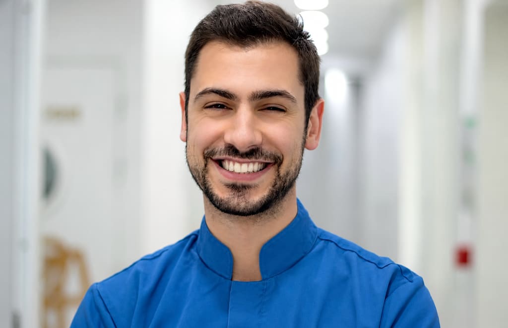 Dr Tiago Caetano, Chirurgien dentiste à Saint-Germain-Du-Puy