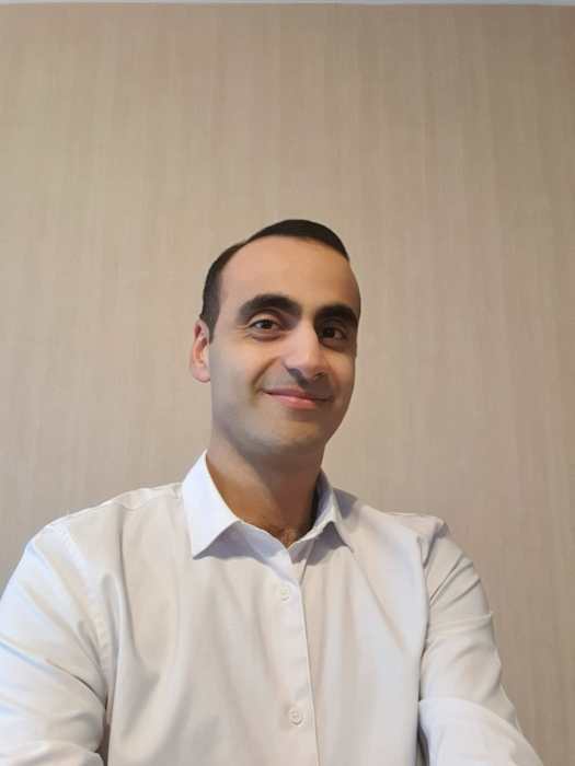Dr JONATHAN HASSID