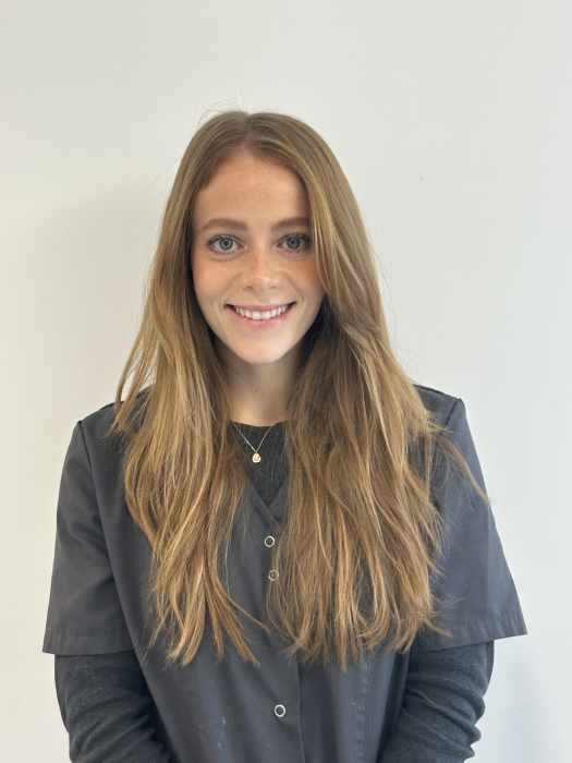 Dr LAURA BENATTAR