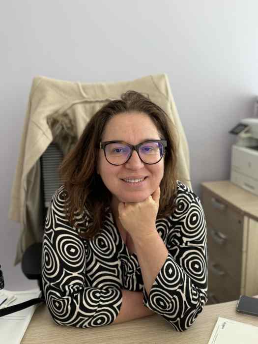 Dr EVA LARI