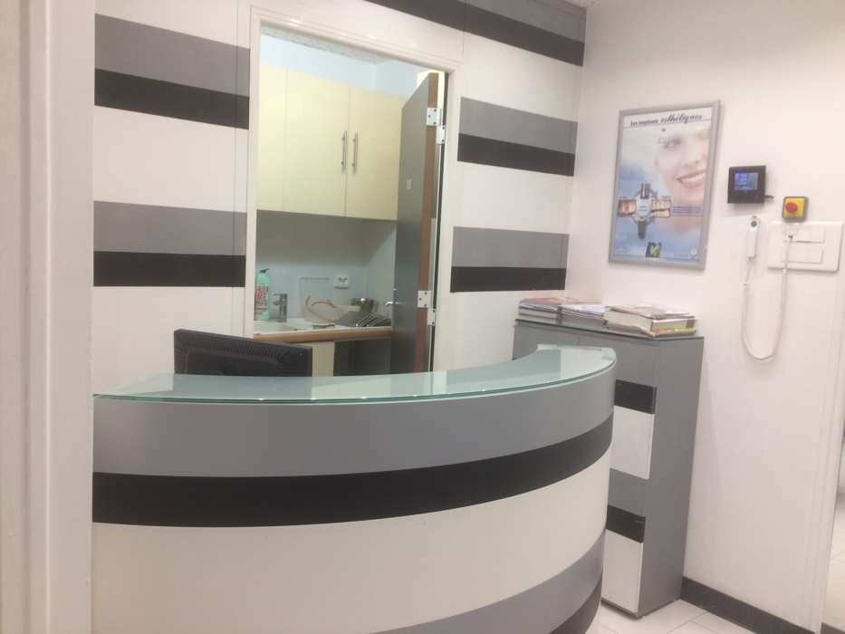 Dr Amram HARROCH, Chirurgiendentiste à CharentonlePont