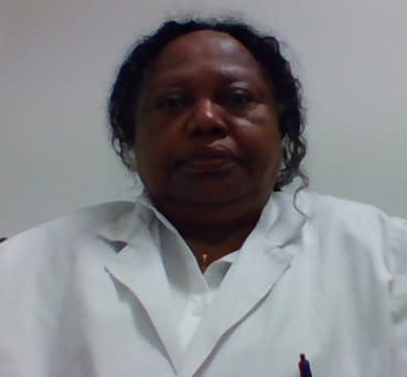 Sarah Ndjandjo, Gériatre à Paris