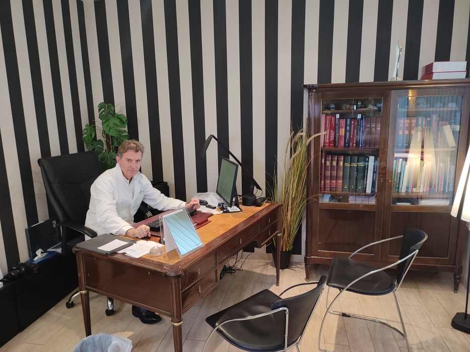 Dr DENIS STRASMAN