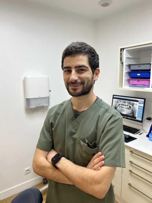 Dr STEPHEN SERFATY
