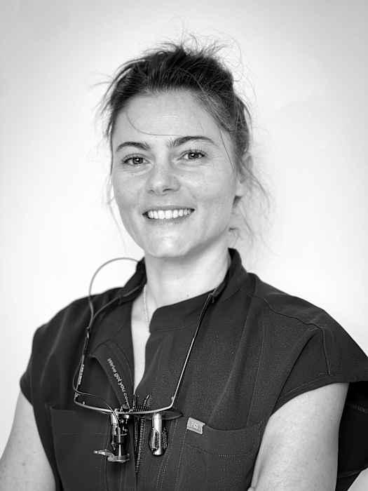 Dr Andrea Vigneron, Chirurgien dentiste à Divonne-Les-Bains