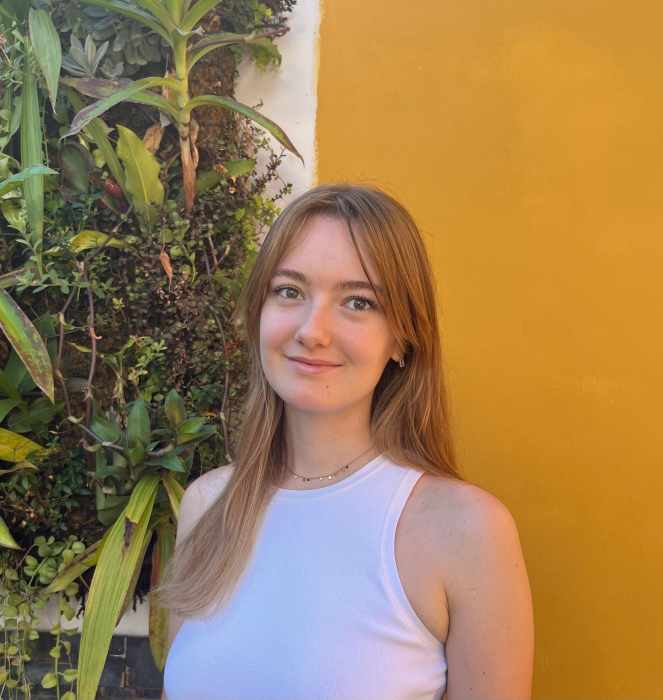 Manon DEBROUCKER