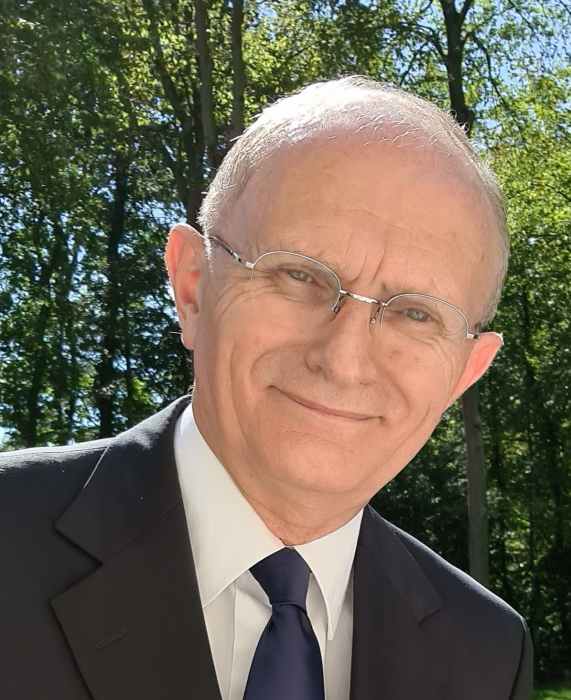 Pr JACQUES HUGON