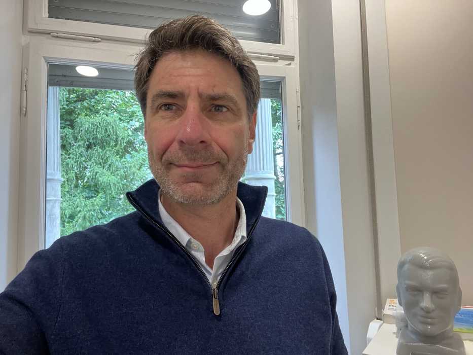 Dr ETIENNE EBER