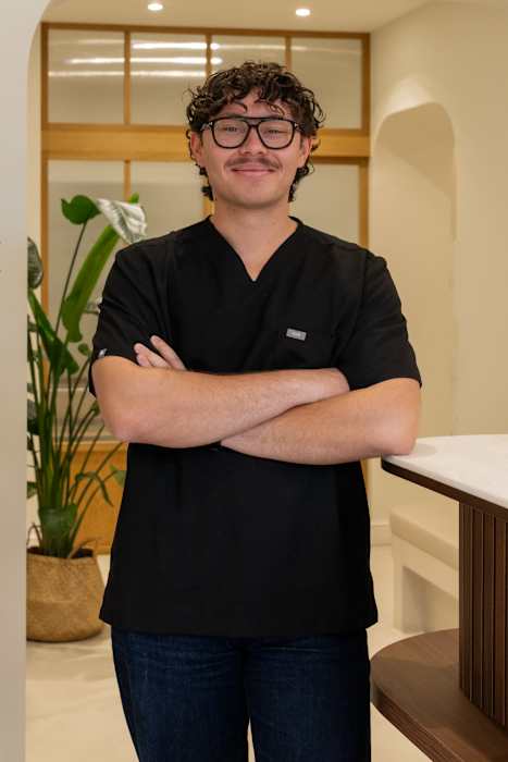 Dr Yanis Uran, Chirurgien dentiste à Le Bouscat