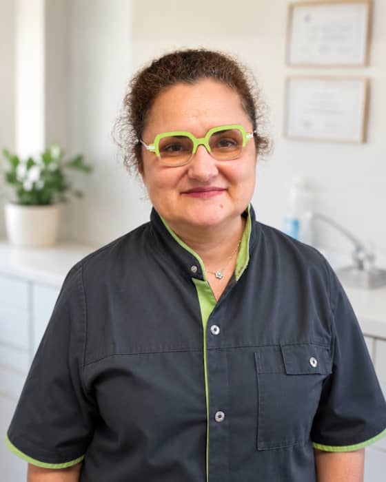 Dr Mihaela Elena Necula, Chirurgien dentiste à Quimper