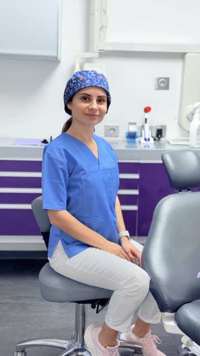 Dr Alexandra Cobzaru, Chirurgien dentiste à Les Mées