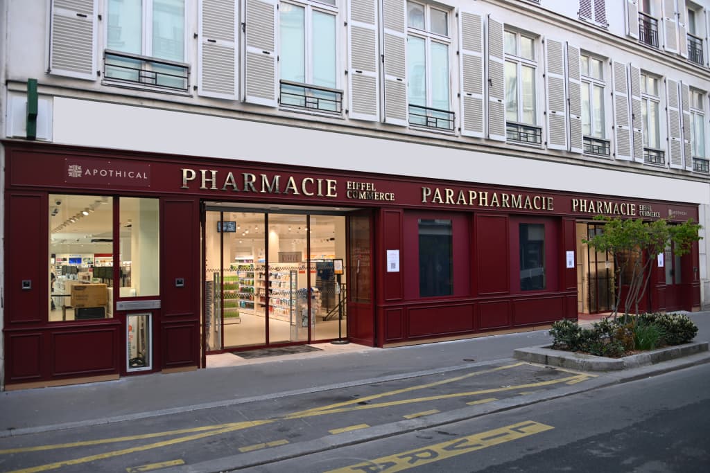 pharmacie tour eiffel paris 7