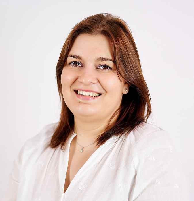 Dr Roxana Soare