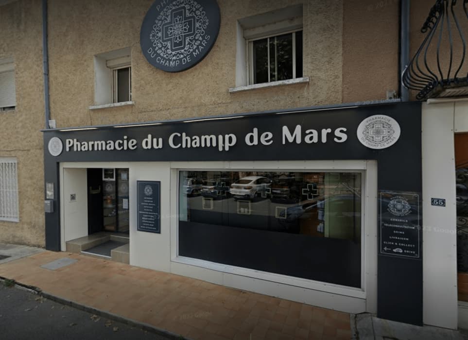 Pharmacie du Champ de Mars, Pharmacie à PontSaintEsprit