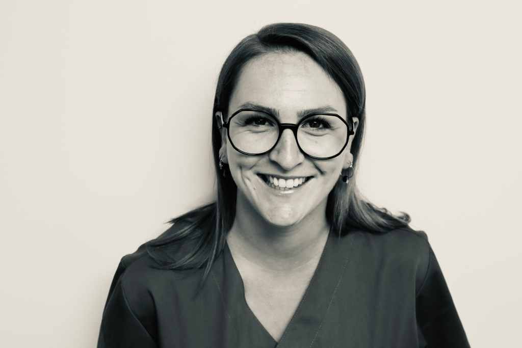 Dr Julie REBECK