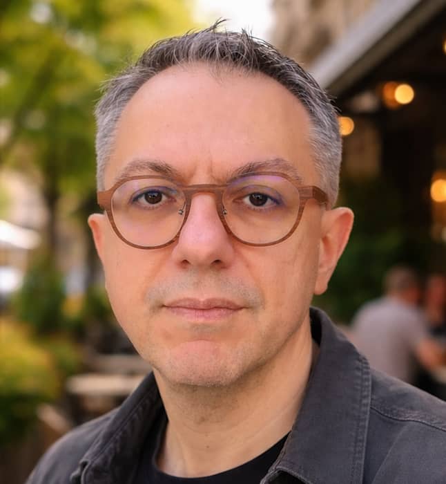 Dr Savvas Savvidis, Ophtalmologue à Chargé