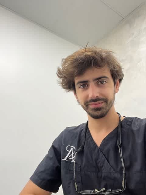 Dr Tomas Giraud