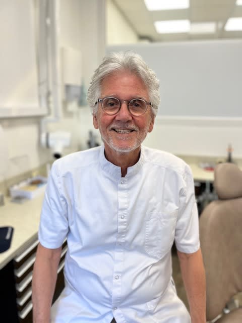 Dr David Haziot