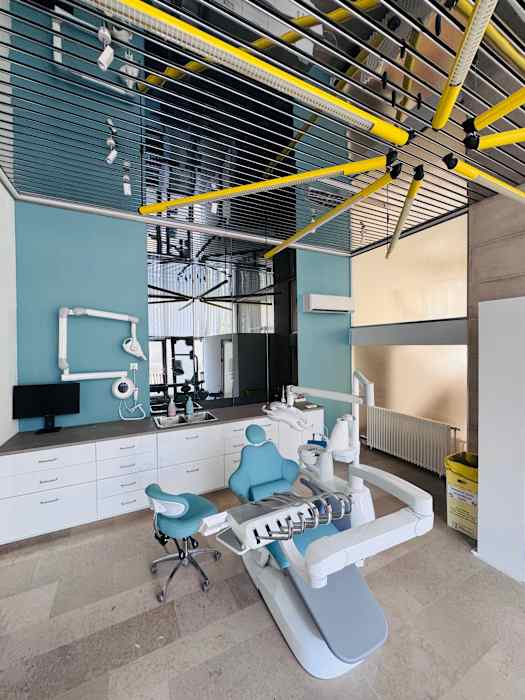 Dr Antoniu Izai, Chirurgien dentiste à Chaumont