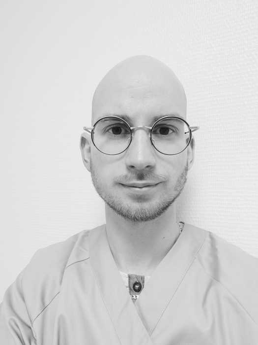 Dr Alexis Perales