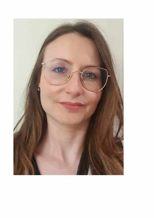 Dr Chloé Paris