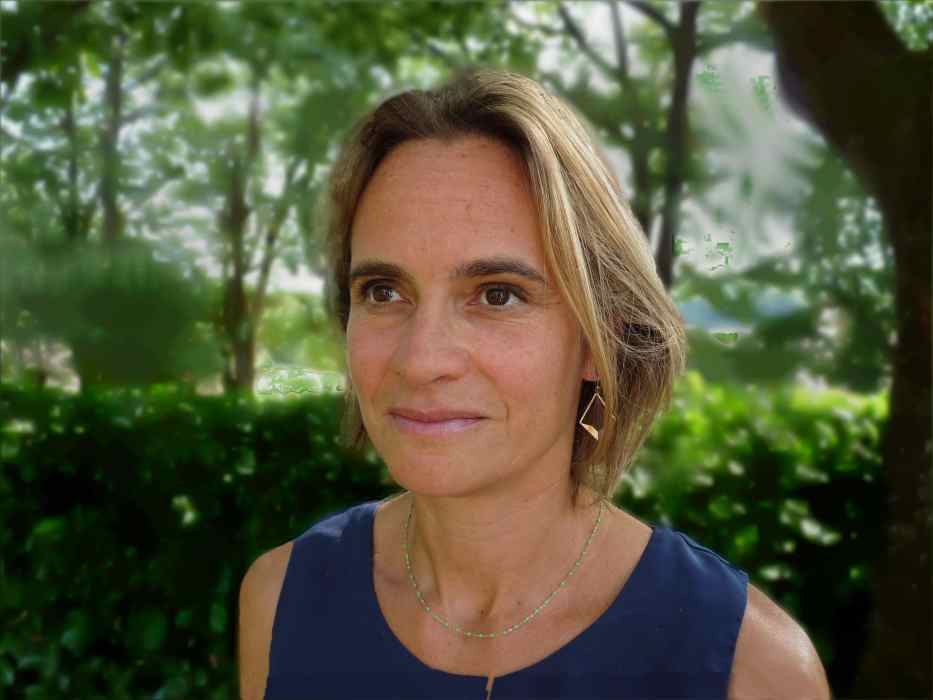 Dr JULIE MULLIEZ