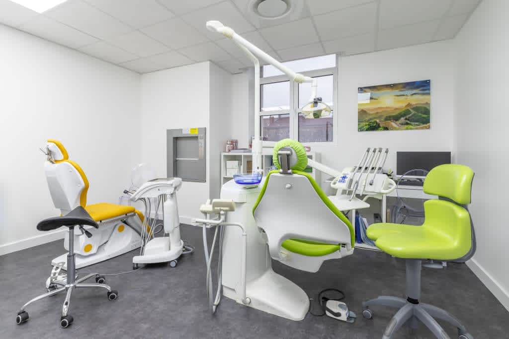Dr Hamed Smida, Chirurgien dentiste à Vienne