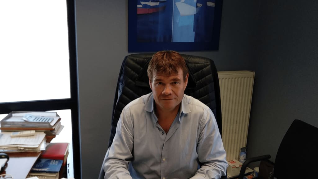 Dr Arnaud BUYSSCHAERT