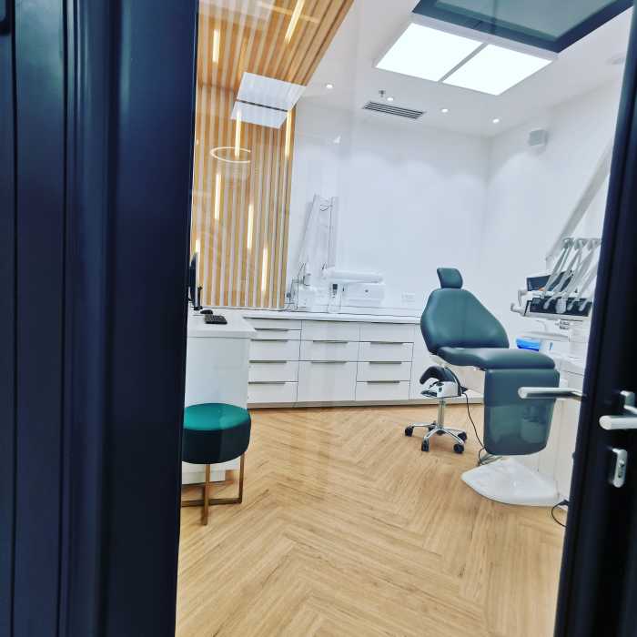 Dr Hassan MIRGHANI, Chirurgiendentiste à RosnysousBois