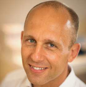 Dr David Chalvet