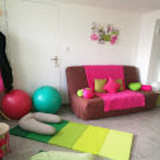 femme joue l es tours